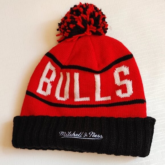 Mitchell and Ness BULLS Knit Toque Pom Pom - Picture 4 of 4